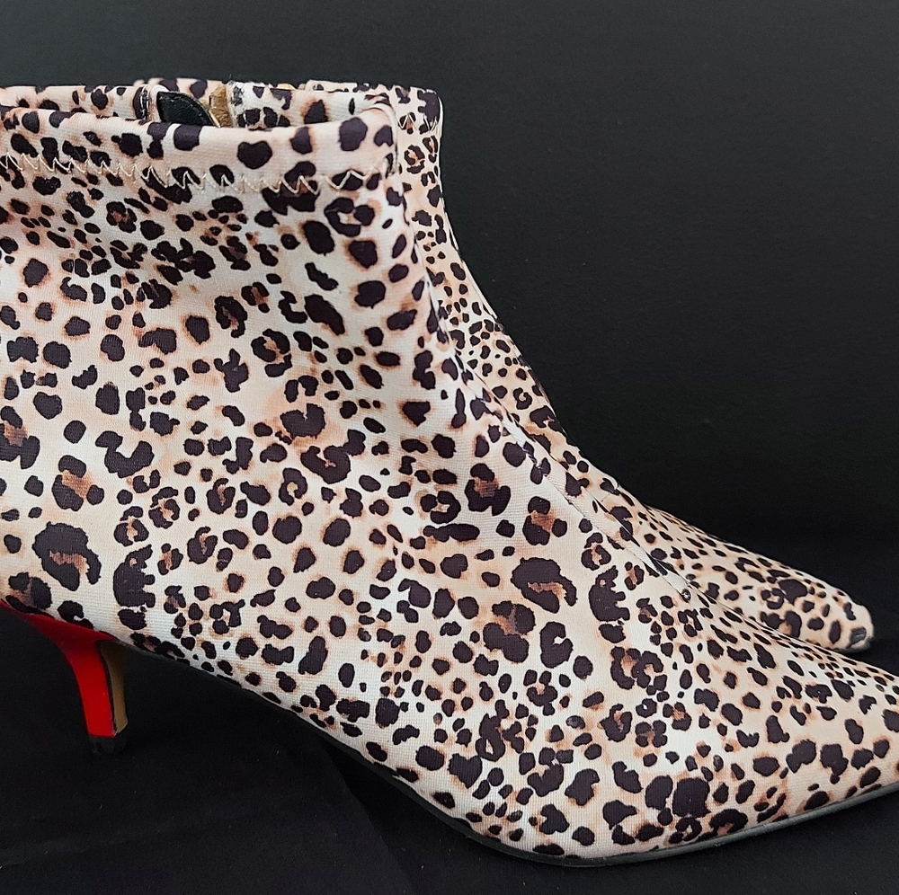 Betsy Johnson leopard booties